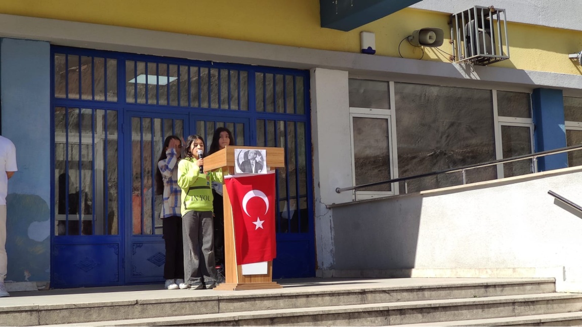 Bugün okulumuzda İstiklâl Marşı’nın Kabulü ve Mehmet Akif Ersoy’u Anma Günü (12 Mart) Töreni